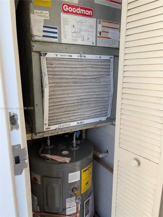 Building Photo - 10090 NW 80th Ct