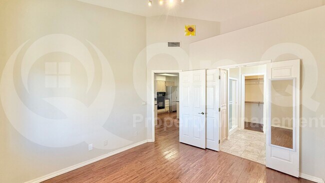 Building Photo - 822 W Earll Dr