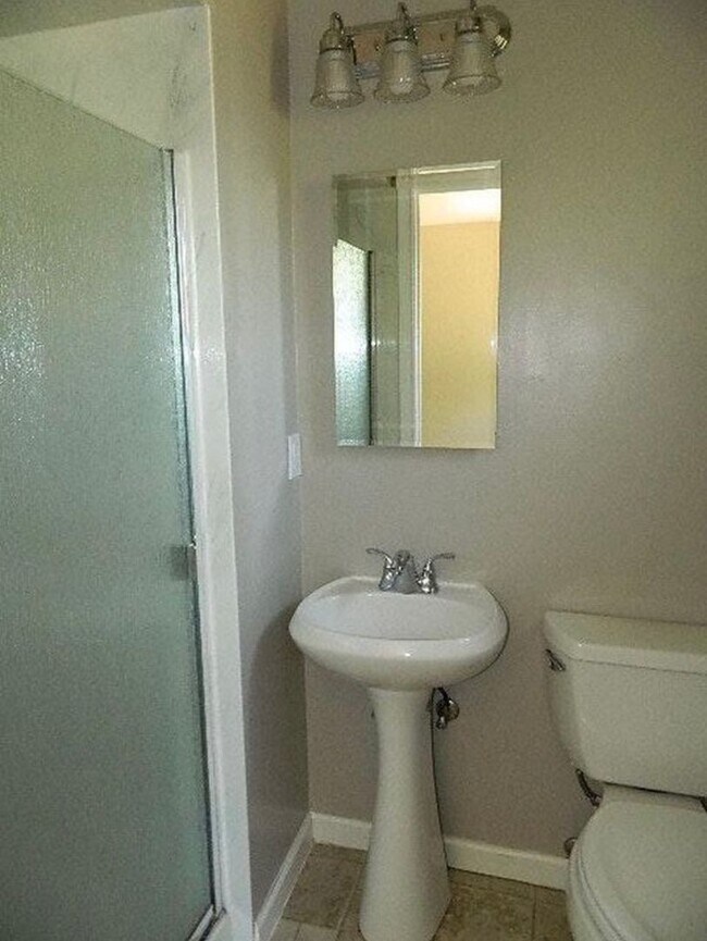 Building Photo - Concord, Holbrook Heights Charming 3-Bed, 2-Bath Home - 16 Month Lease