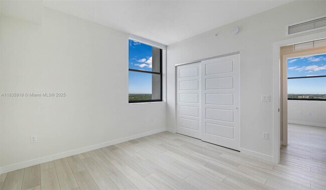 Building Photo - 555 NE 8th St