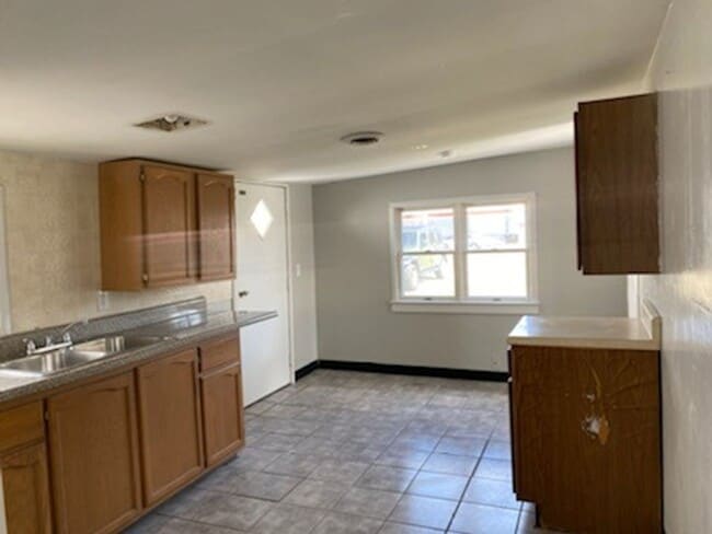 Building Photo - Updated 2BR Plain Local Ranch for Rent