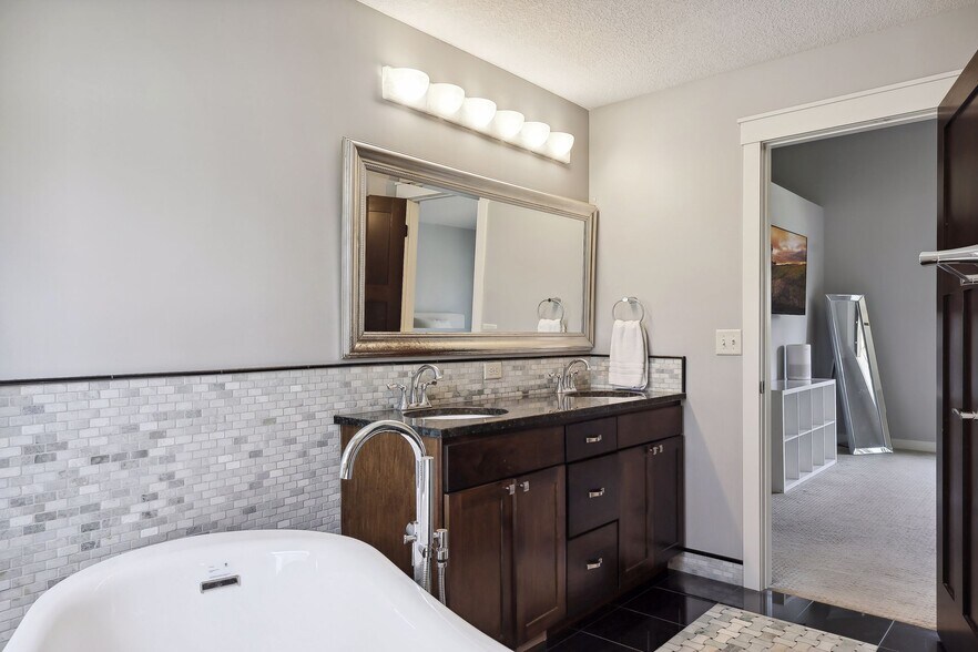 Building Photo - 2019 Louisiana Ave S