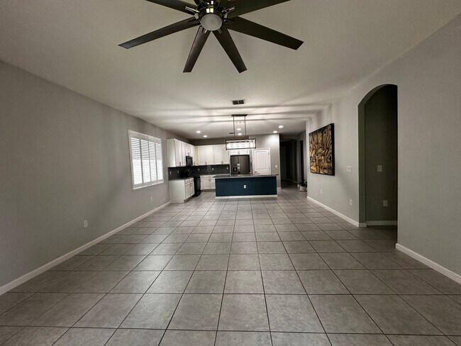 Building Photo - SAWGRASS - 4BR/2BA HOME