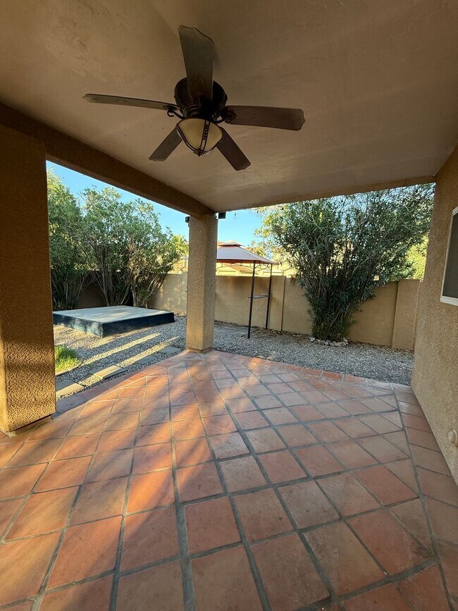 Building Photo - Beautiful 3-bed, 2-bath corner lot home in the desirable Riverhaven Community