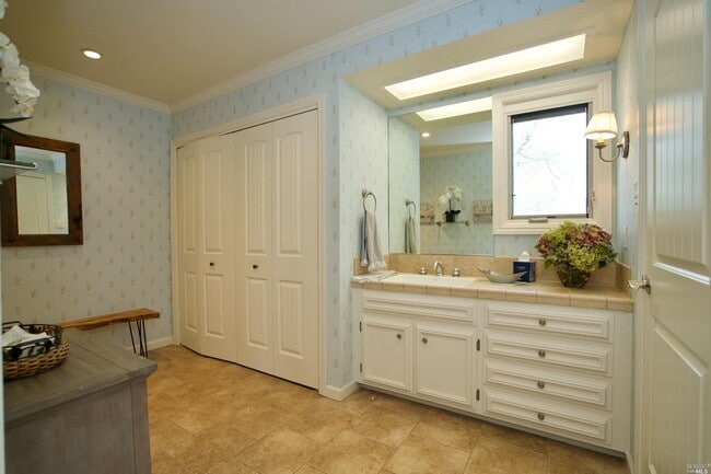 Building Photo - 1571 Silver Trail