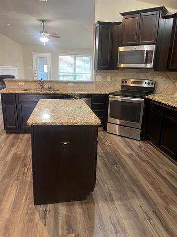 Building Photo - 930 English Ivy Dr