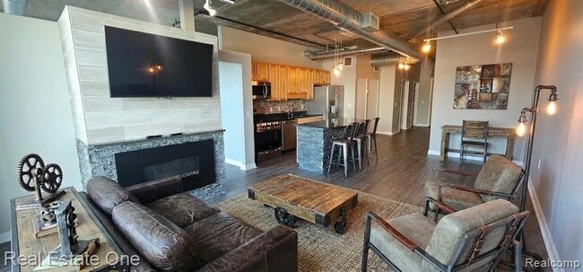 Building Photo - 100 W Fifth St