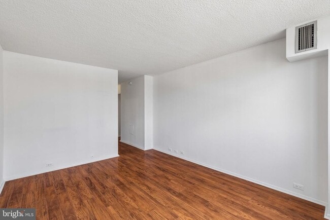 Building Photo - 1326 Spruce St