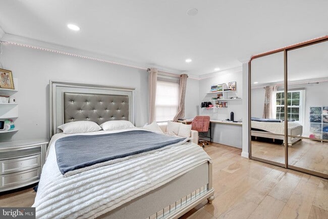 Building Photo - 10904 Gainsborough Rd