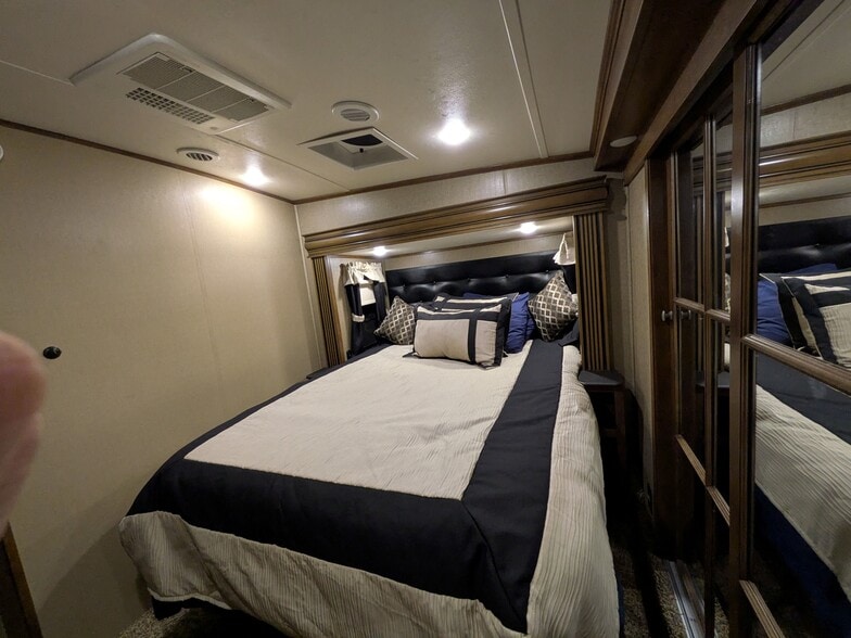 Building Photo - 1054 Cross Springs Ct