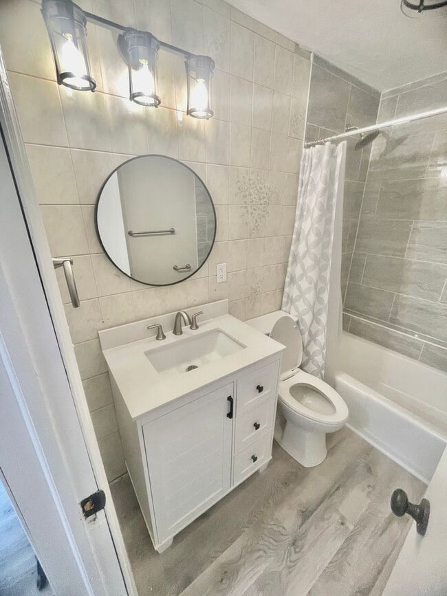 Building Photo - UPDATED 2 Bed 2 Bath-Pittsburgh Pa