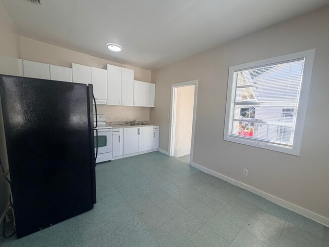 Building Photo - 504 El Prado