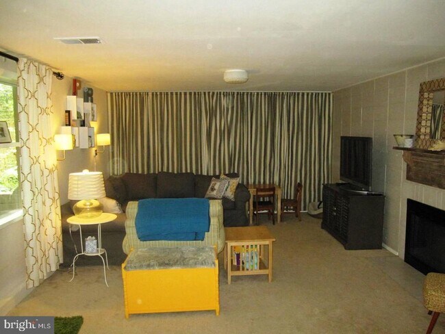 Building Photo - 3913 Moss Dr