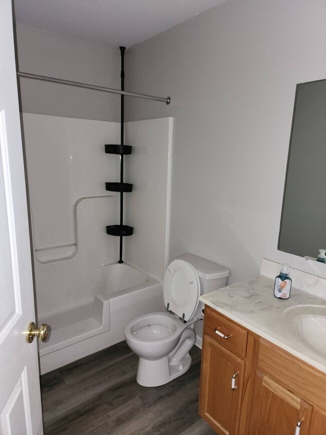 Building Photo - Updated Townhome available now!