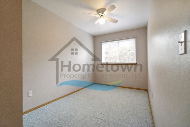 Building Photo - 4 Bedroom 2 Bathroom Home with Attached 2 ...