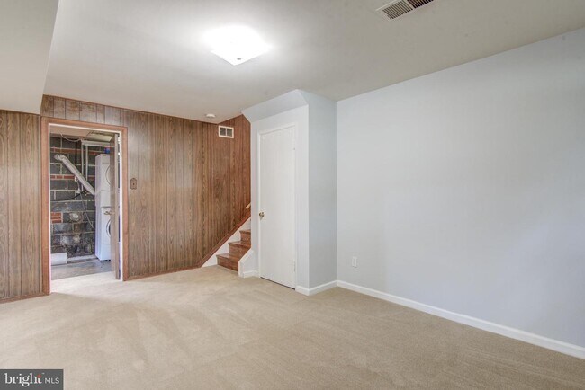 Building Photo - 8120 Drayton Ln