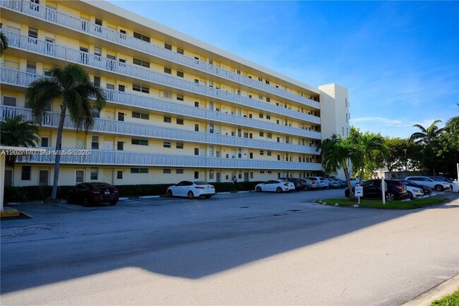 Building Photo - 2910 Point E Dr