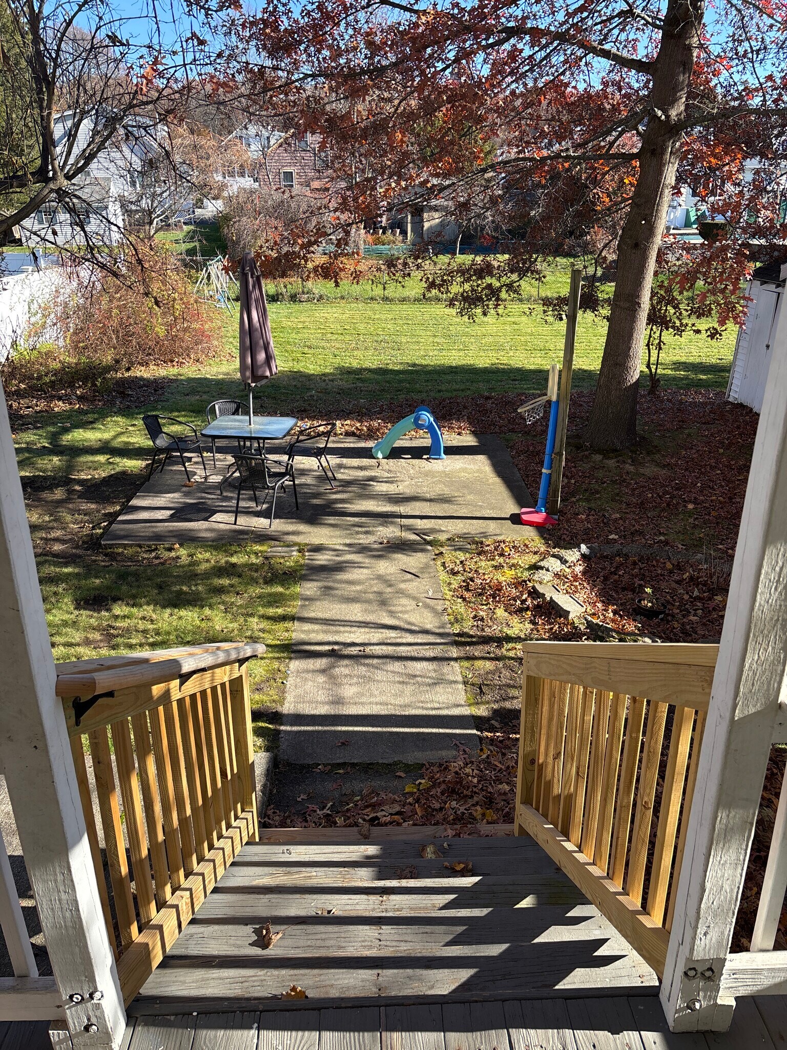 Building Photo - 27 Elm St