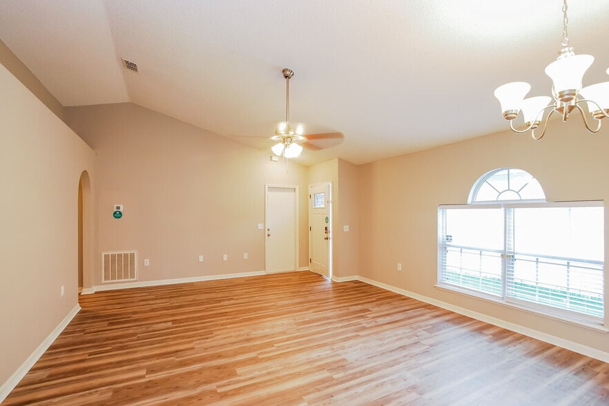 Building Photo - 1818 Jake Ln