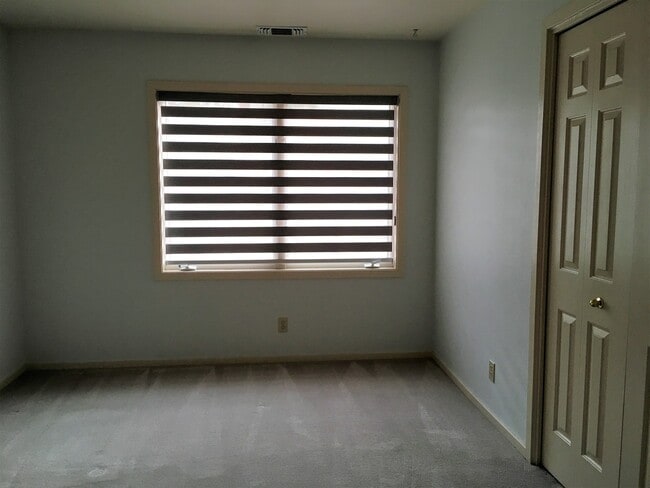 Building Photo - Beautiful Riverfront Condo in NW Bend!