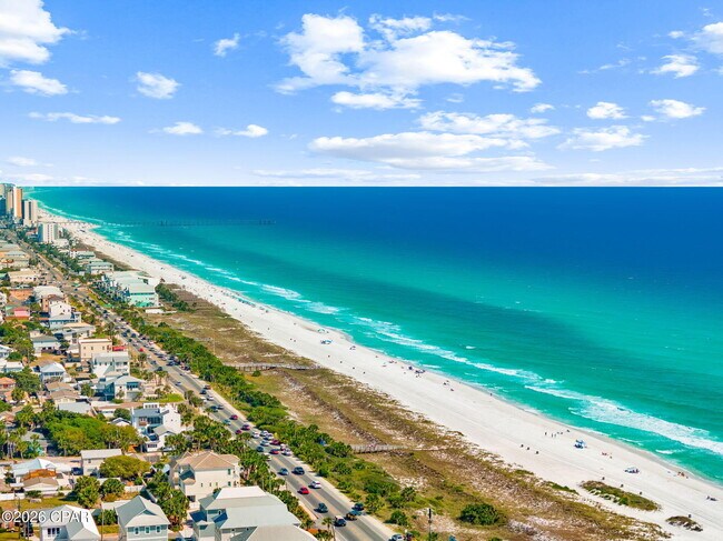 Building Photo - 615 Poinsettia Ct