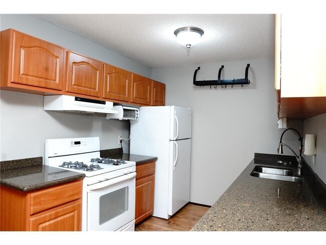 Building Photo - 1601 N Innsbruck Dr