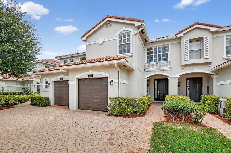 Primary Photo - 16081 Poppyseed Cir
