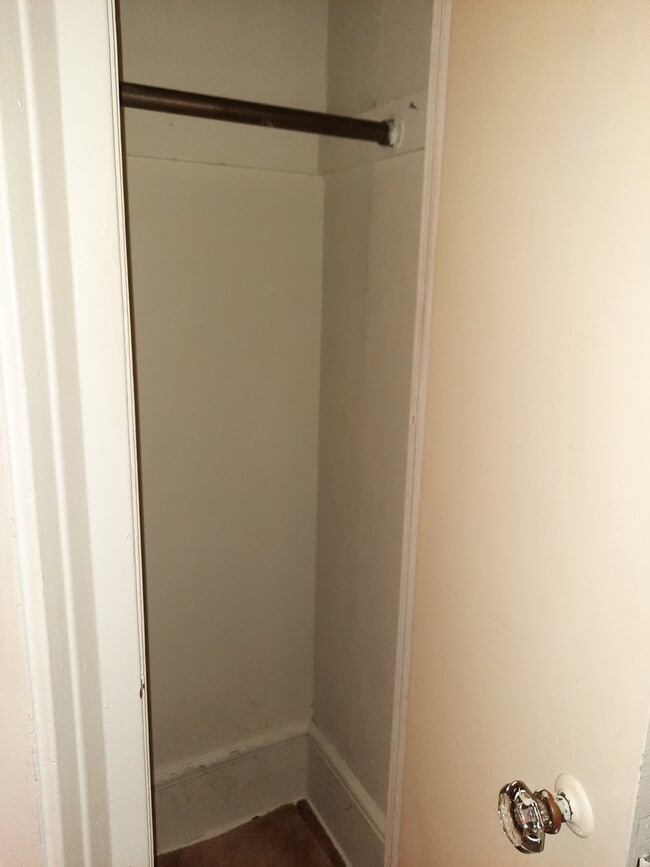 BR CLOSET - 27 Vernon Ave