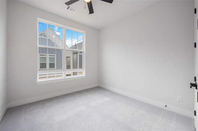 Building Photo - 6116 De Campo St