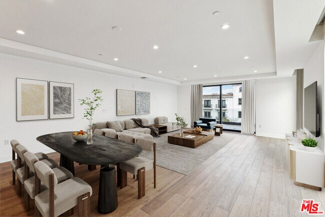 Building Photo - 725 Croft Ave