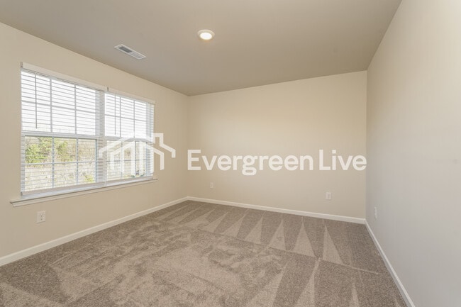 Building Photo - 5615 Hydrangea St