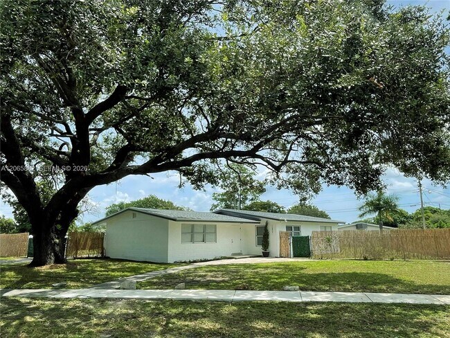 Building Photo - 1606 NW 12th Ave