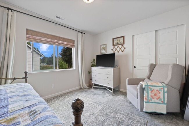 Building Photo - Spacious & Stylish 4-Bedroom A/C Townhome!