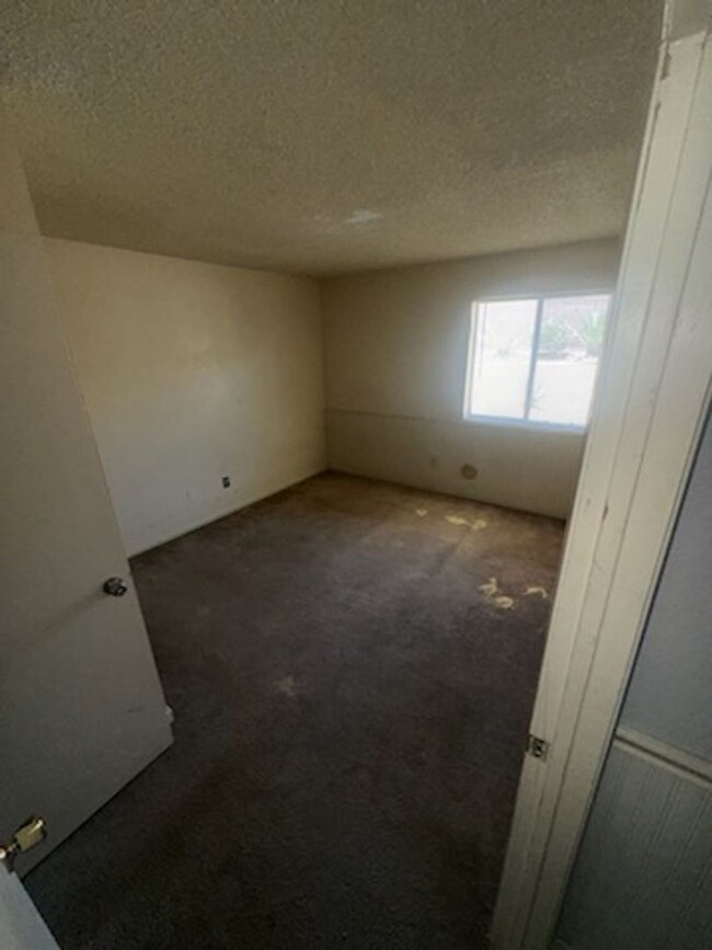 Building Photo - BOTTOM FLOOR CONDO IN GATED COMMUNITY