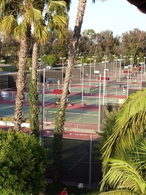 Building Photo - Los Caballeros Clubhouse #1301