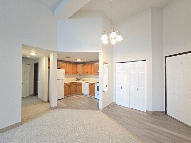 Building Photo - 130 Beach St