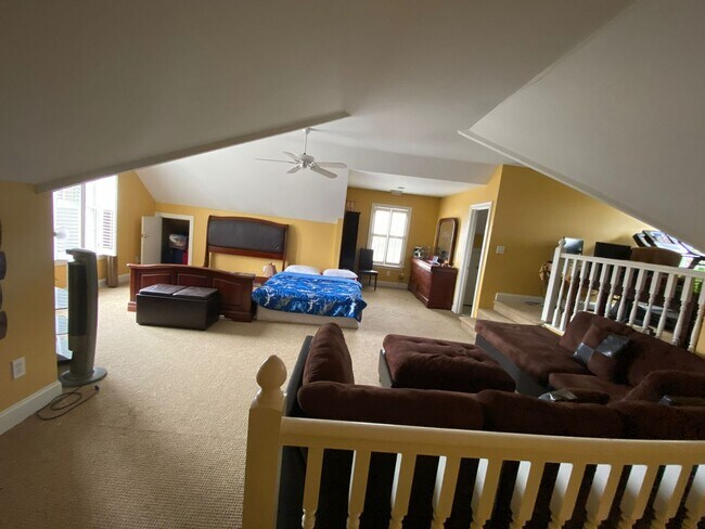 Building Photo - Spacious 4 bed home in desirable Snug Harbor!