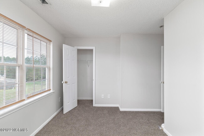 Building Photo - 103 Woodlake Ct