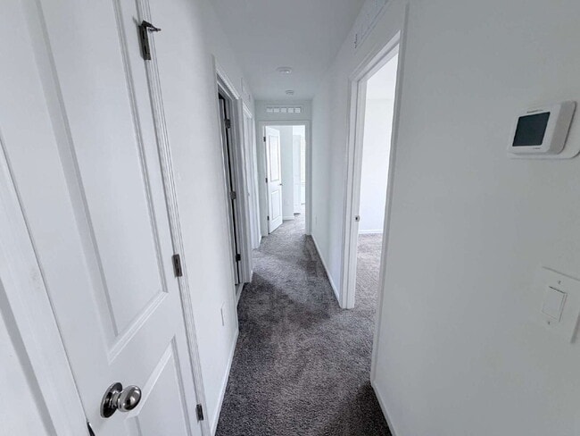 Building Photo - Available for Rent 5 spacious bedrooms and 2.5 bathrooms