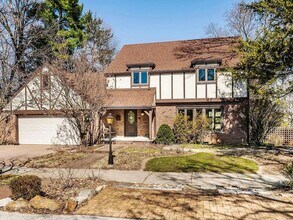 Building Photo - Large 5BR/3.5 Bath in Elm Heights. Available Now!