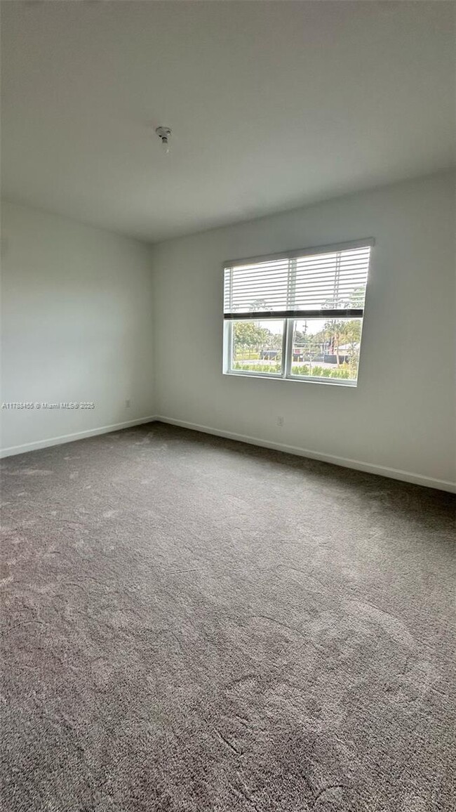 Building Photo - 4612 Hollister Ave