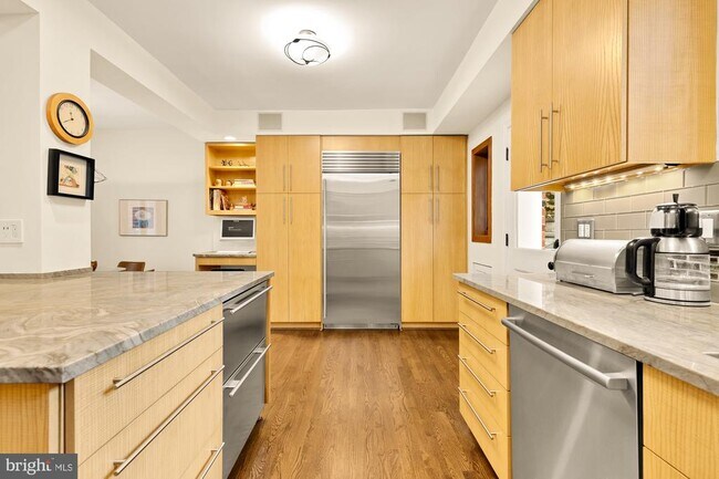 Building Photo - 3111 Chain Bridge Rd NW