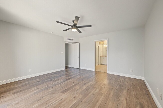 Building Photo - 13015 N 49th Pl