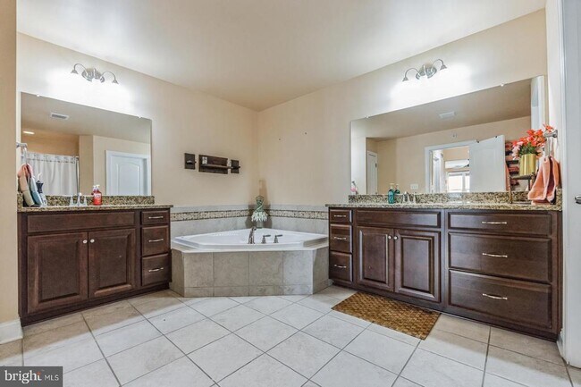 Building Photo - 105 Elton Farm Cir