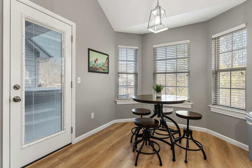 Building Photo - 410 Willington Ln