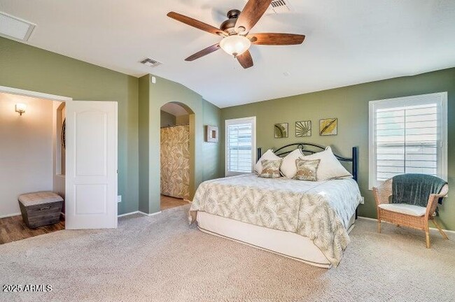 Building Photo - 2938 E Quiet Hollow Ln