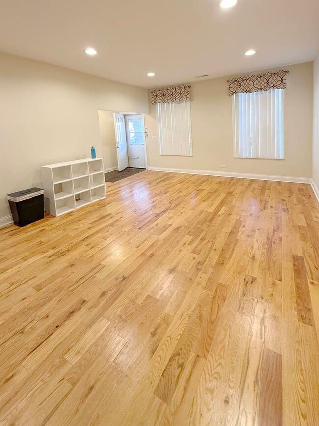 Building Photo - 2842 S Union Ave