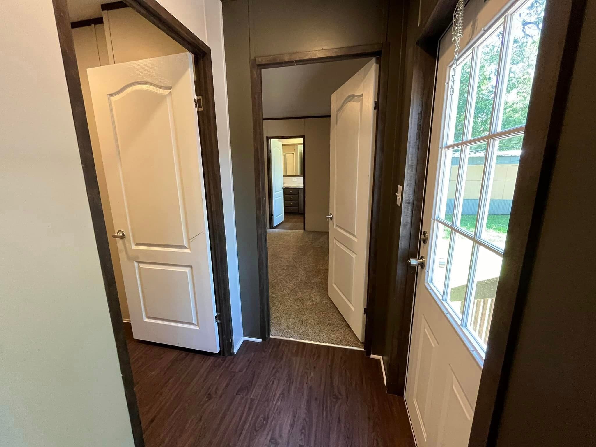 Building Photo - 106 E Semands St