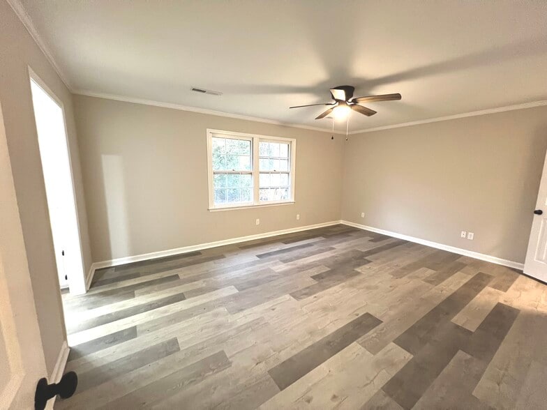 Building Photo - 2401 Clematis Trl