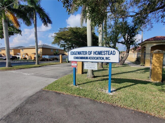 Building Photo - 15 NE 13th Ave